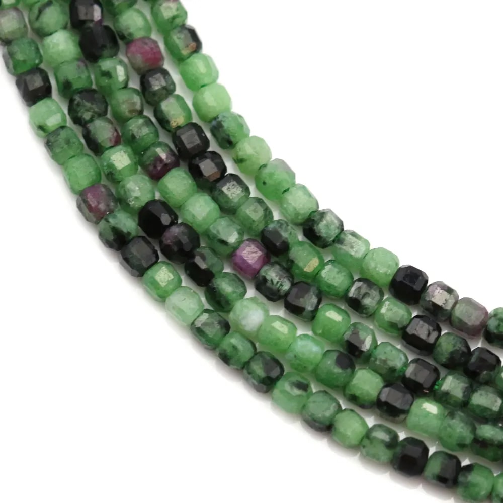 Rubis zoisite, en forme de cube facette 2mm x 40cm