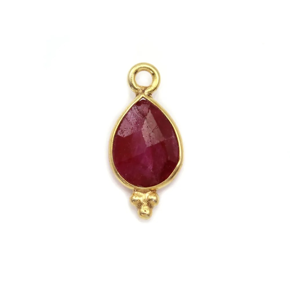 Breloque en Pierre traitée couleur rubis goutte facettée serti argent 925 doré à l'or fin 7x15mm x 1pc