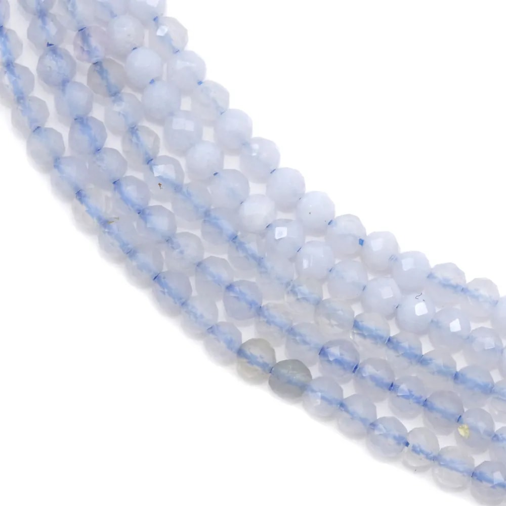 Calcédoine bleu, de forme ronde facetté 2mm x 40cm