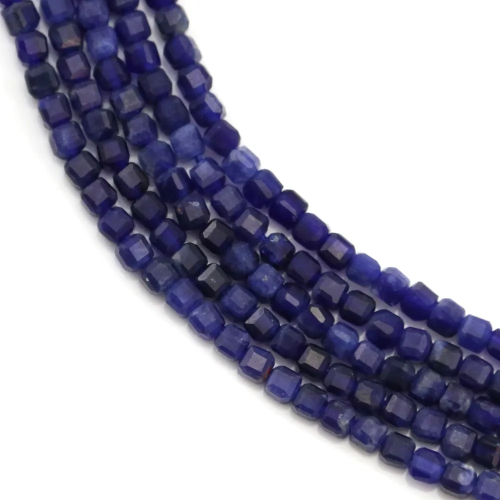 Sodalite, en forme de cube facette 2mm x 40cm