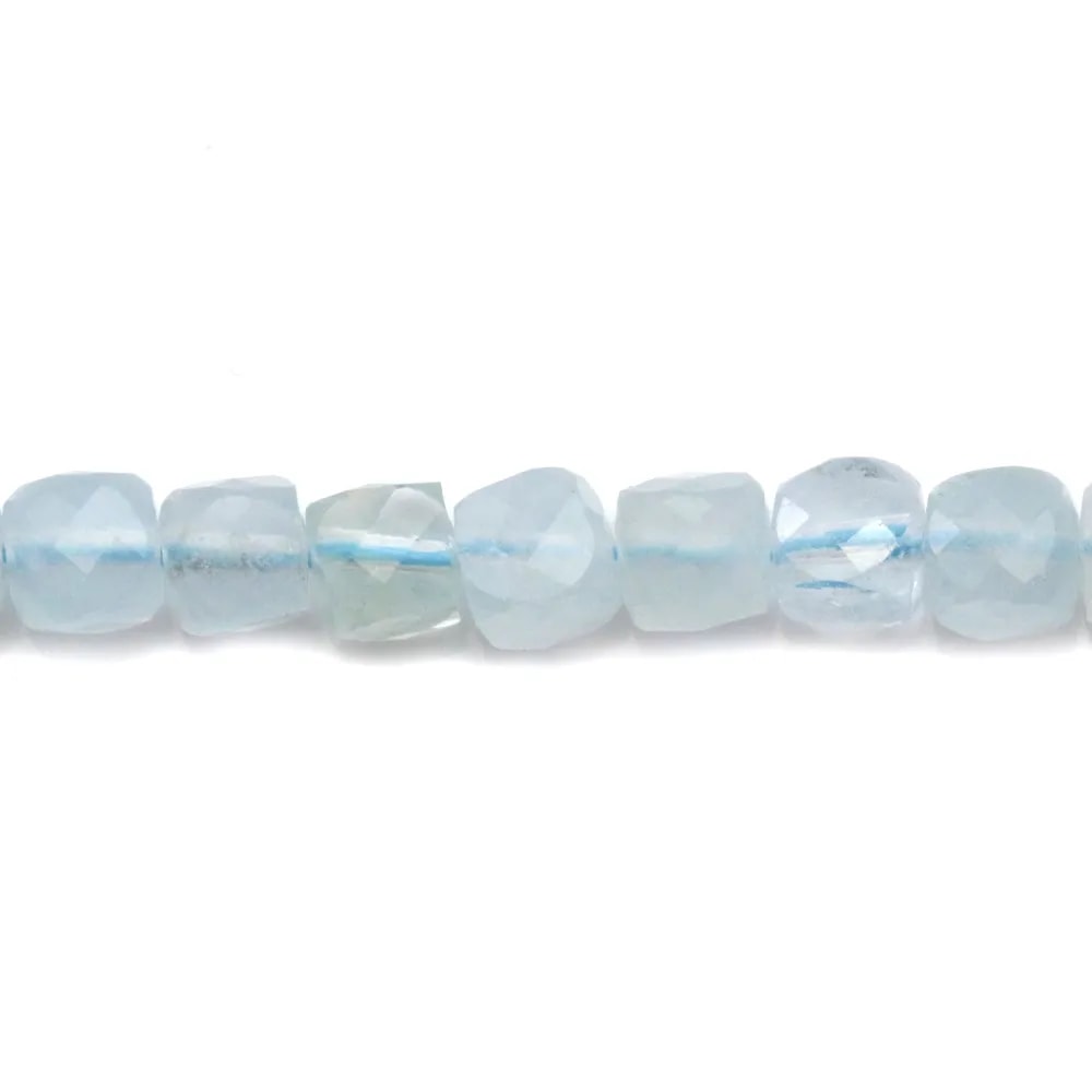 Aigue marine, de forme cube facetté, 4.5-5 mm x 40cm