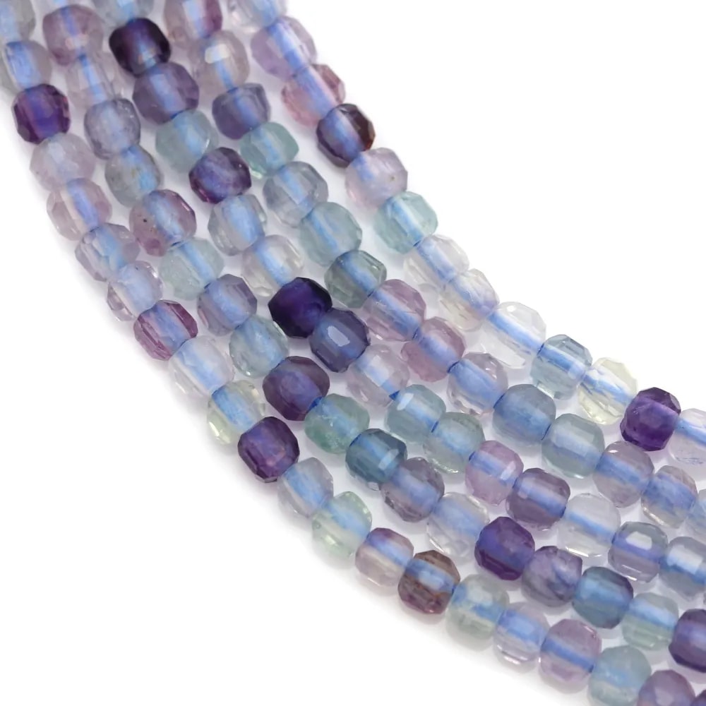 Fluorite en forme de cube facette 2mm x 40cm