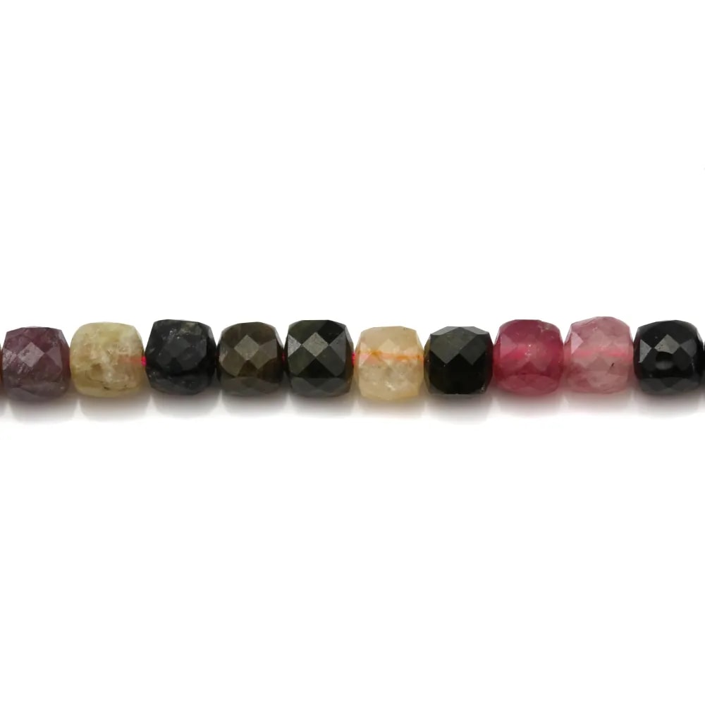 Tourmaline, de forme cube facetté, 5mm x 40cm