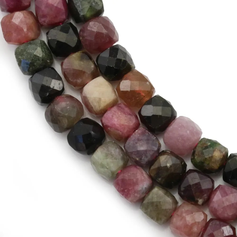Tourmaline, de forme cube facetté, 5mm x 40cm