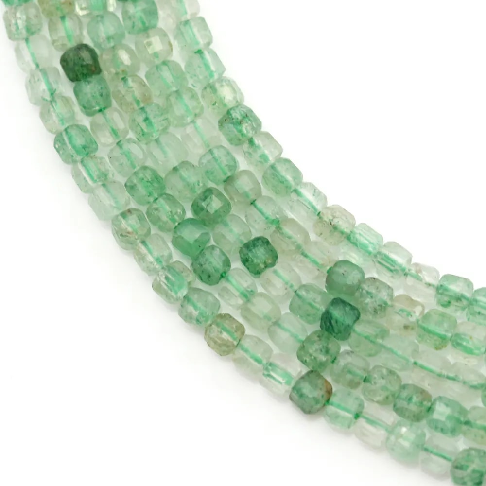 Quartz fraise verte cube facetté 2.5mm x 39cm