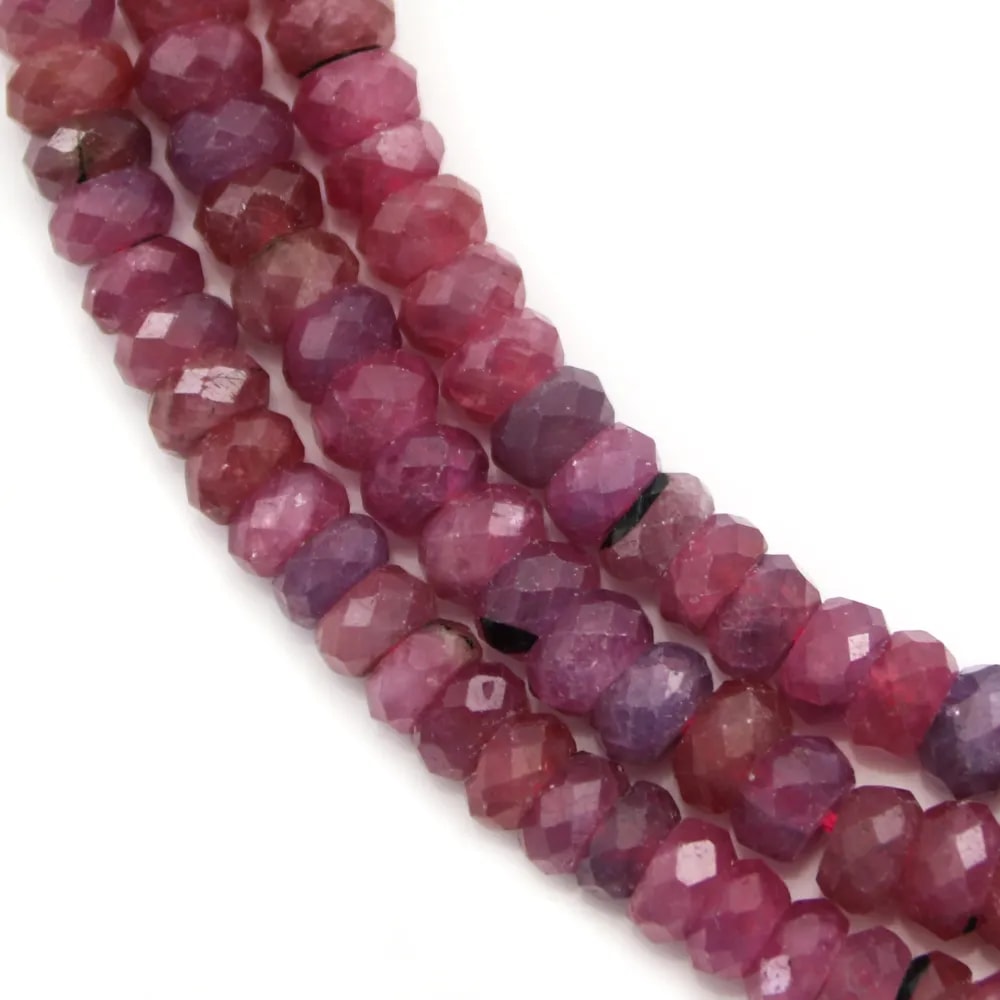 Rubis rouge,en forme de rondelle facette 3x5mm x 40cm