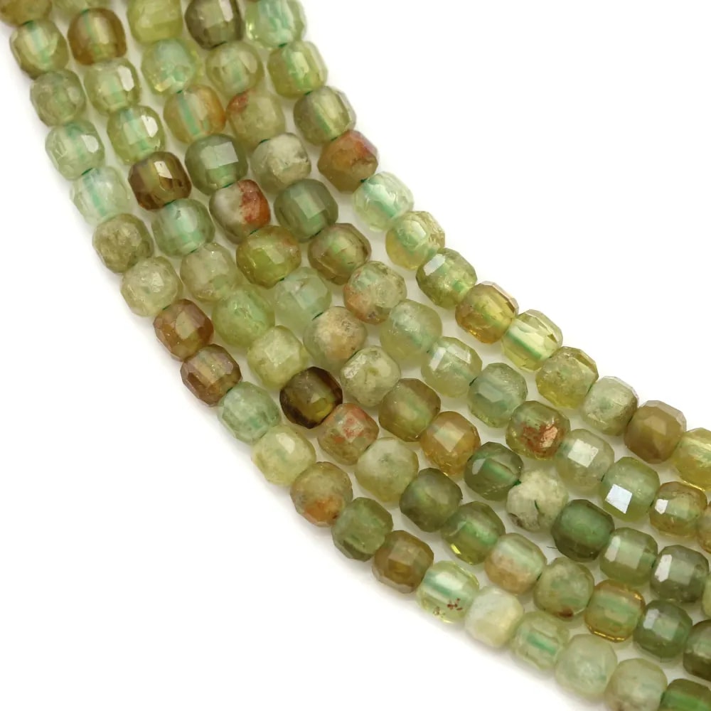 Grenat vert cube facetté 2mm x 39cm