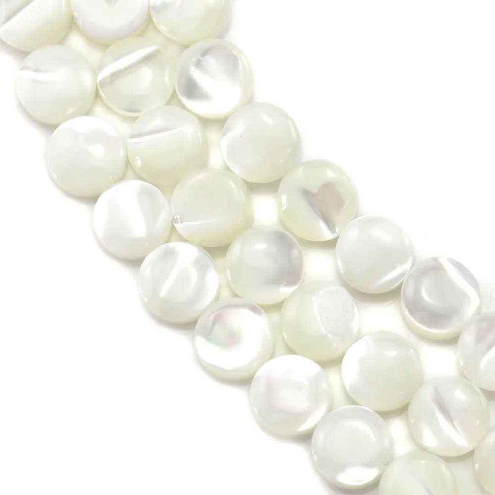 Nacre blanche en rond plat sur fil 6mm x 40cm