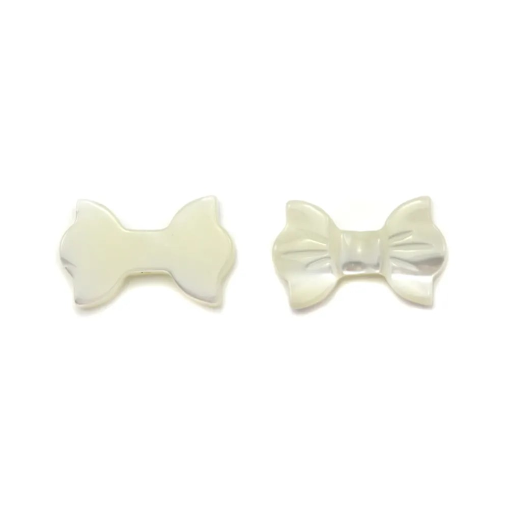 Nacre blanche en forme de noeud papillon 9x14mm x 1pc