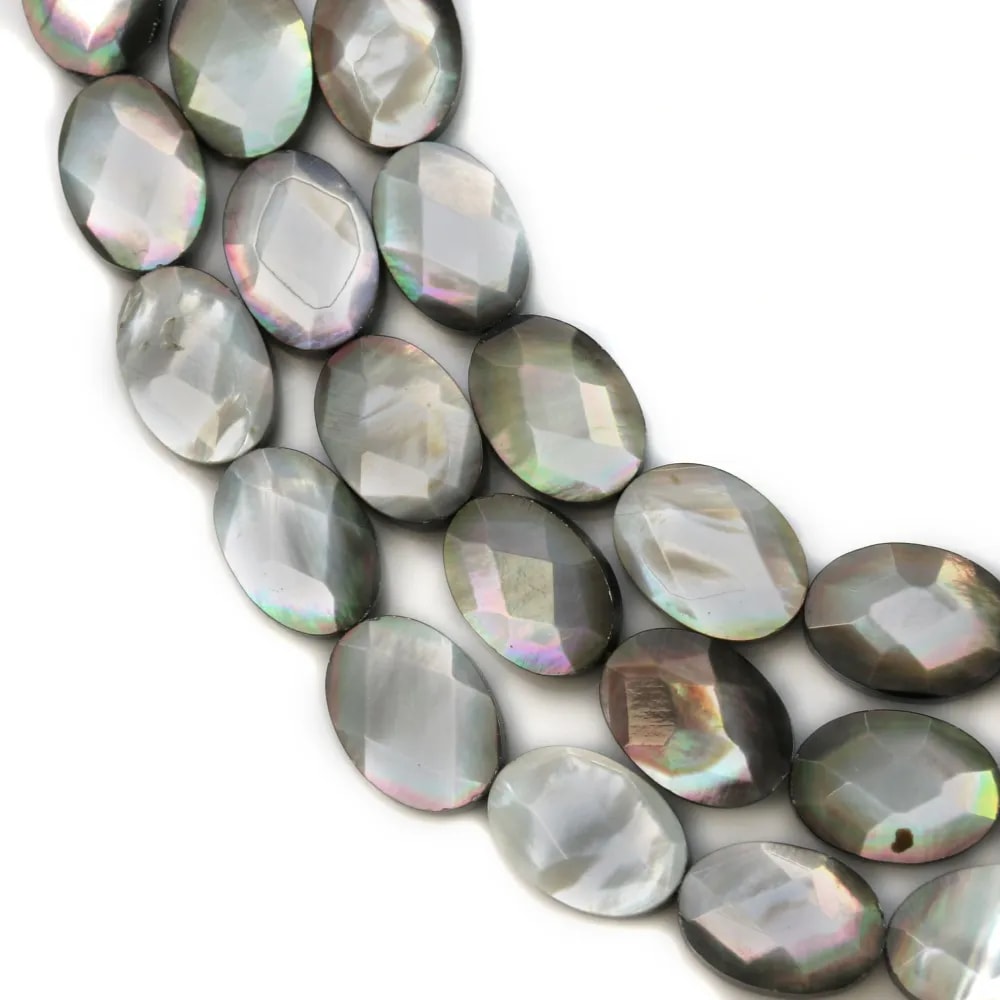 Nacre grise en oval facetté sur fil 10x14mm x 40cm