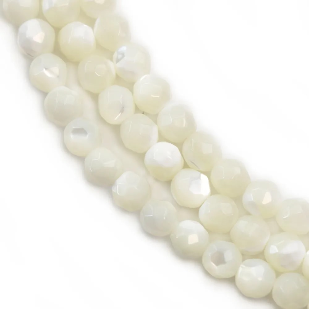 Nacre blanche en ronds facettés sur fil 4mm x 40cm