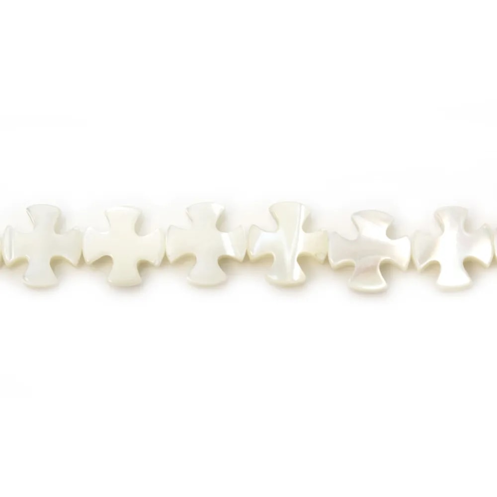 Nacre blanche en forme de croix sur fil 8mm x 40cm