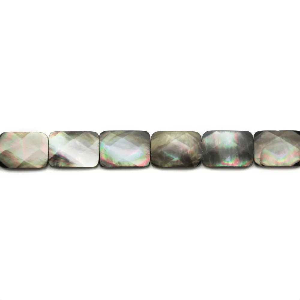 Nacre grise en rectangle facetté sur fil 18x25mm x 40cm