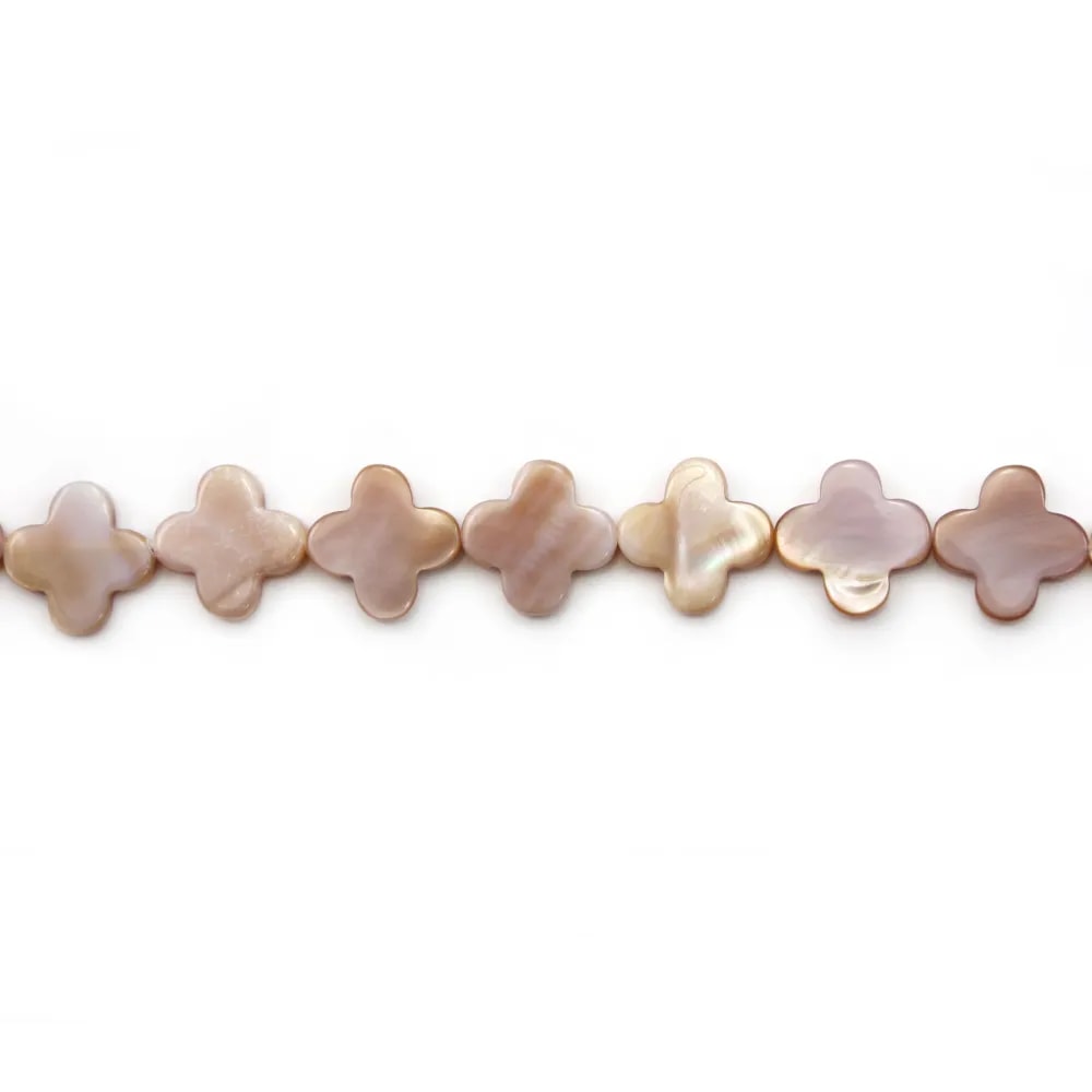 Nacre rose en forme de trèfle sur fil 13mm x 40cm