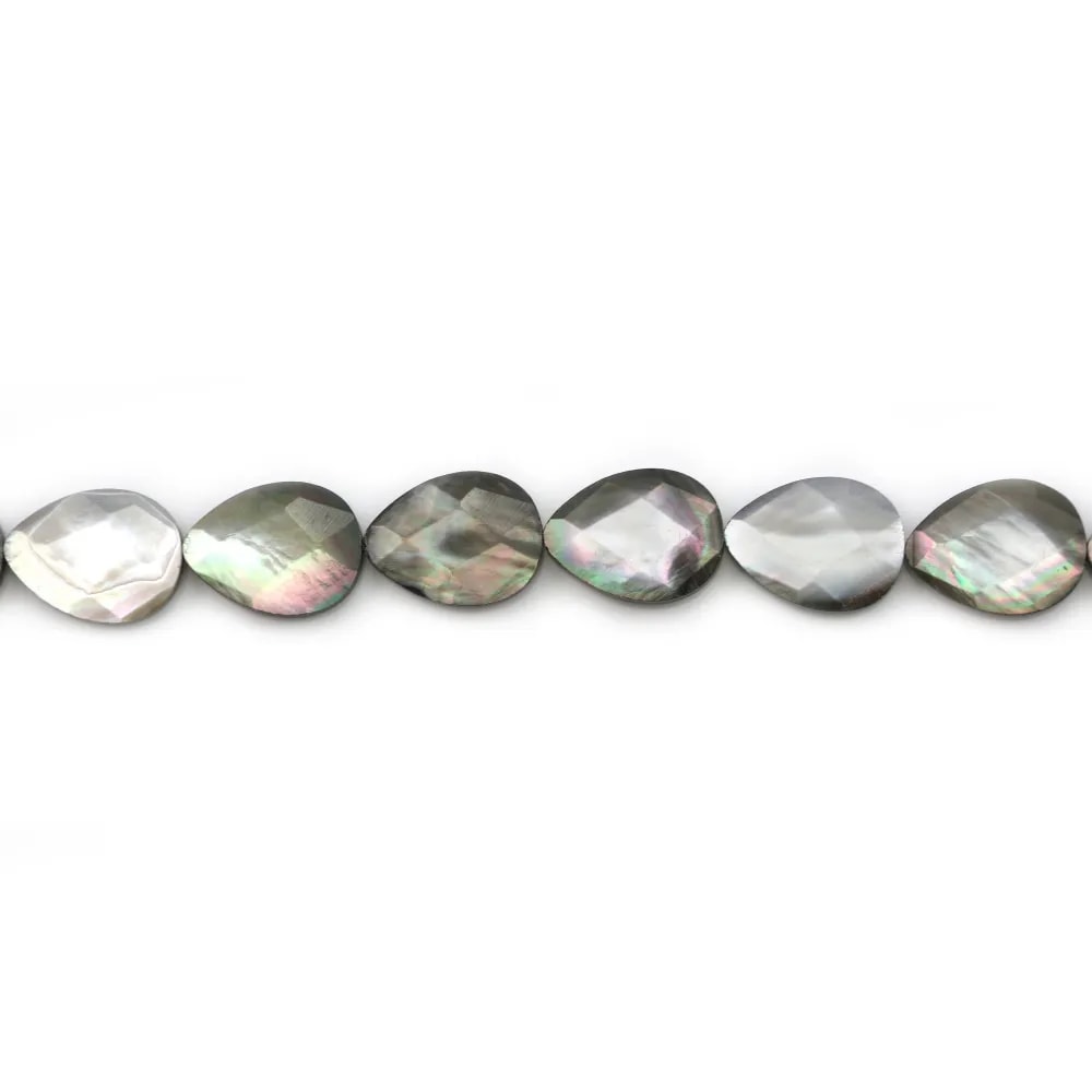 Nacre grise en goutte plate facettée sur fil 15x20mm x 40cm