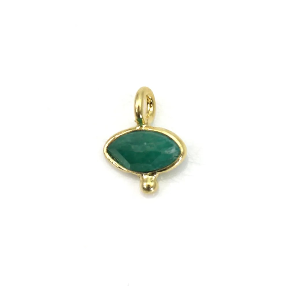 Breloque en Pierre traitée couleur émeraude oeil facettée serti argent 925 doré à l'or fin 7x9mm x 1pc