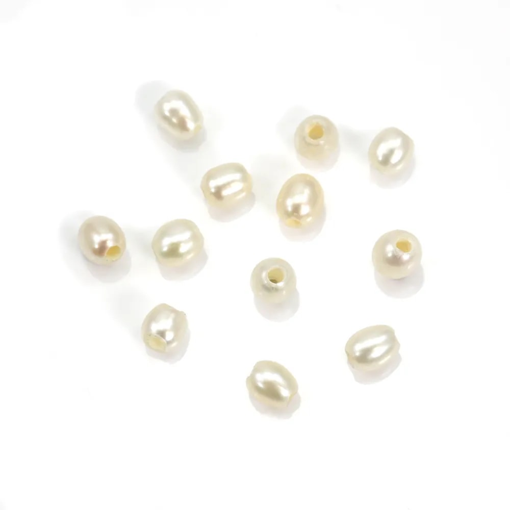 Pérola cultivada de água doce, branca, azeitona, 4-4,5mm x 2pcs