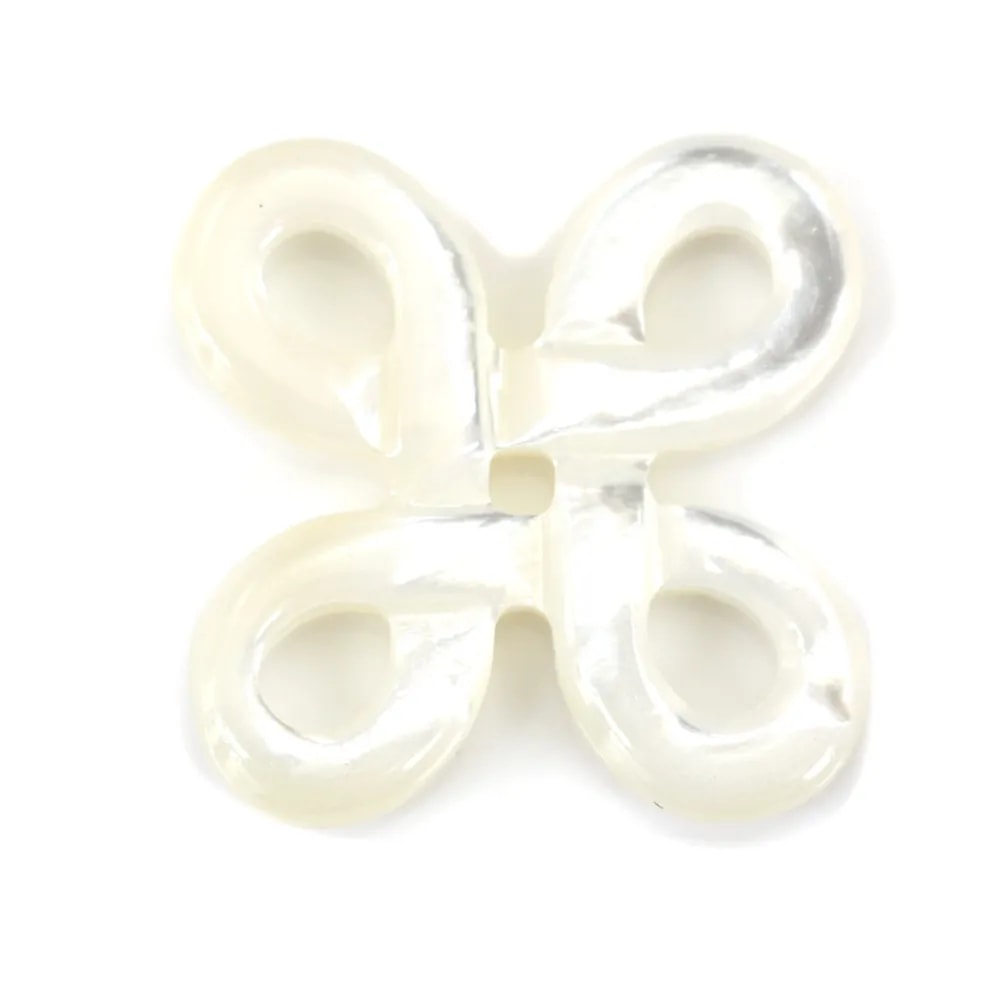 Nacre blanche en noeud chinois 14.50mm x 1pc