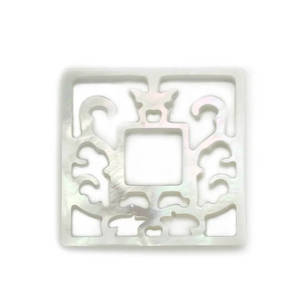 Nacre blanche ajourée en carré 30x30mm x 1pc