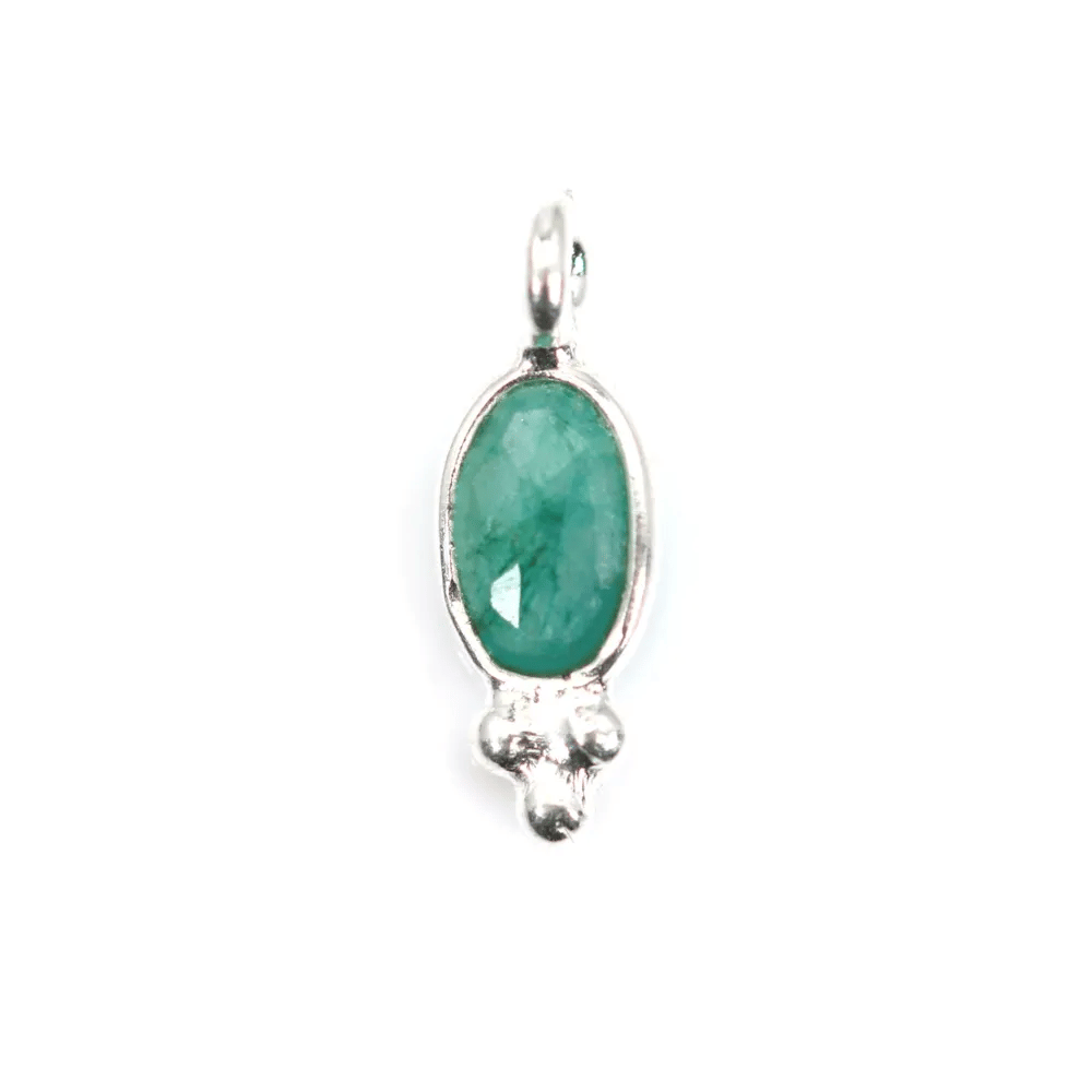 Charm di pietra ovale sfaccettato color smeraldo in argento 925 4x11 mm x 1 pezzo