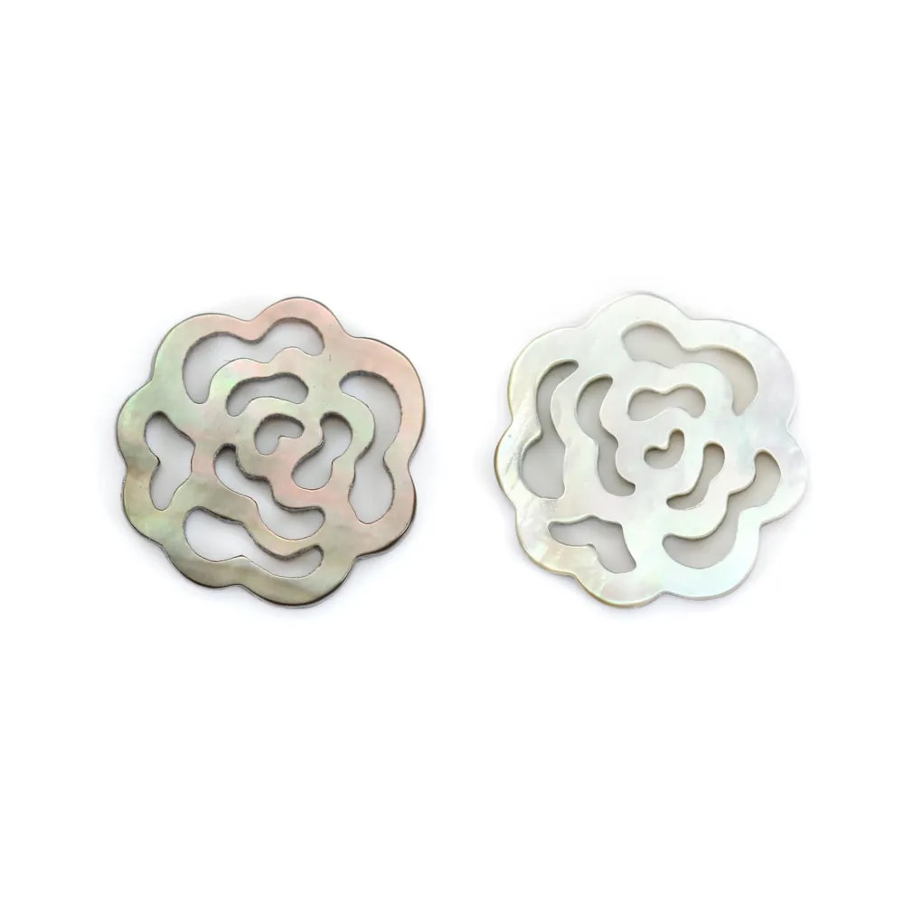 Nacre grise ajourée en forme de fleur 14mm x 1pc