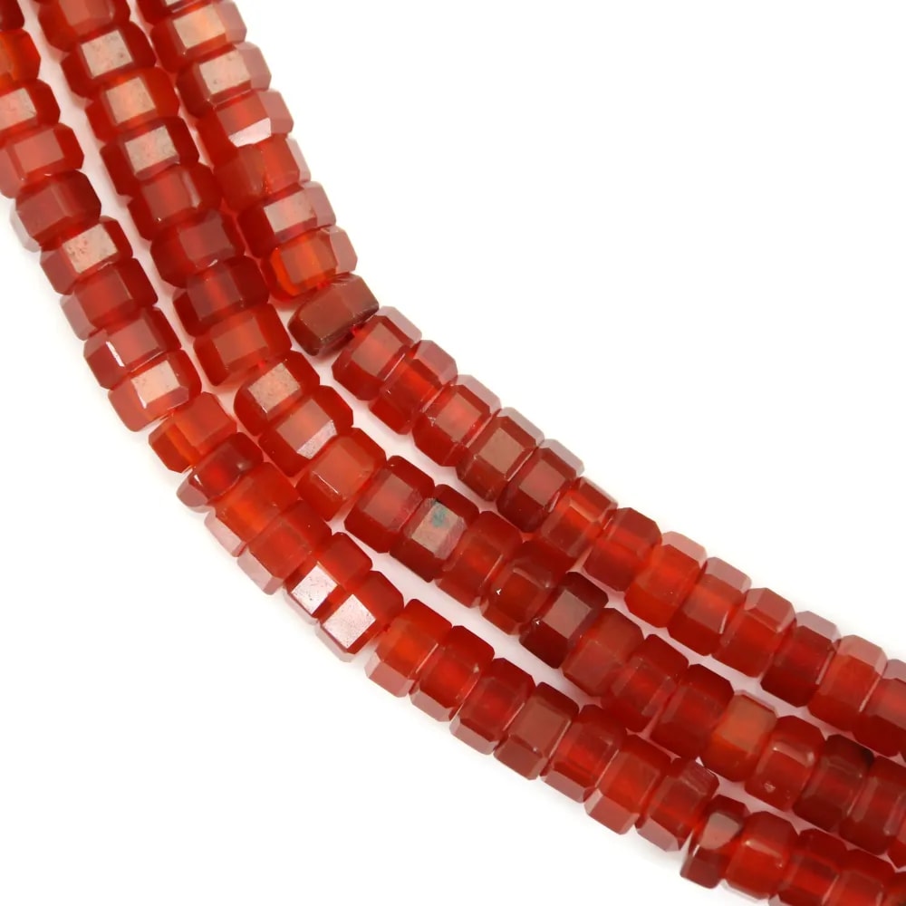 ```html
Agata rossa rondelle esagonale sfaccettata 3x6mm x 38cm
```