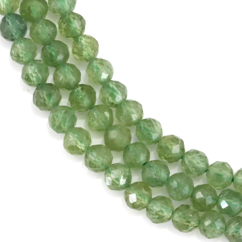 Apatita verde redonda facetada 4mm x 38cm