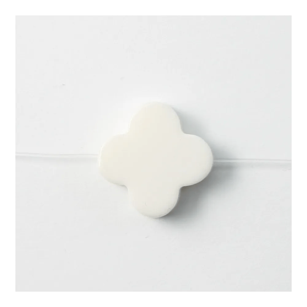 Agate blanc trèfle 16mm 