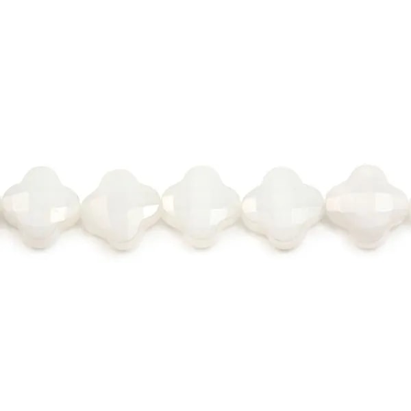 Jade blanc trèfle facette 13 mm x 40cm