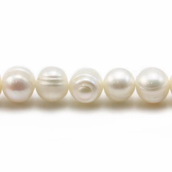 White round freshwater pearls on thread 9-10mm x 40cm
