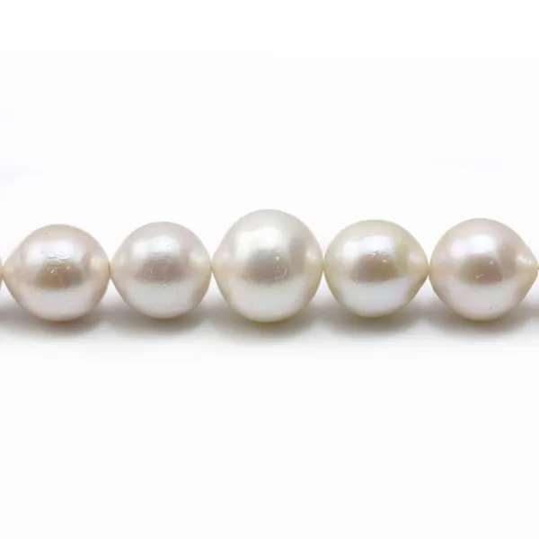 Perle d'eau douce blanche, de forme ronde, et de taille 13-16mm x 40cm