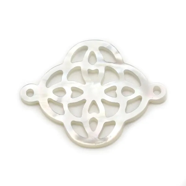 Nacre blanche en motif celtique ajouré 18x24mm x 1pc