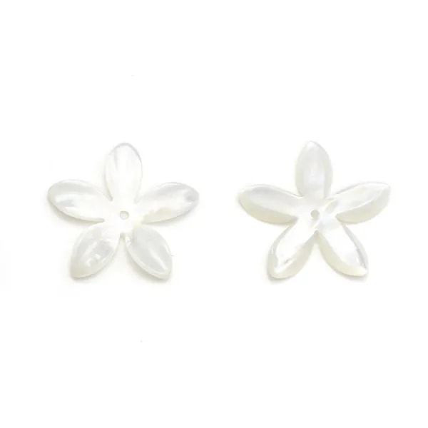 Nacre de couleur blanche et en forme de fleur, mesurant 18mm x 1pc