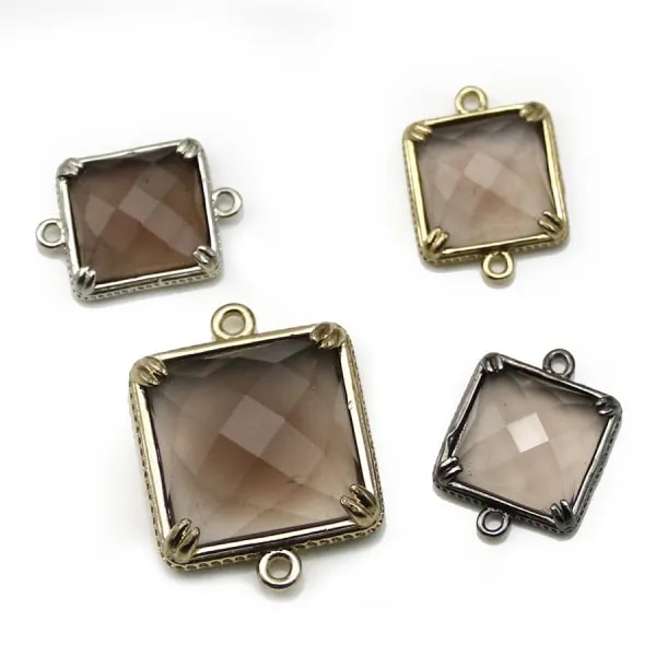 Intercalaire en quartz fumé, sertie en métal, de forme carré x 1pc