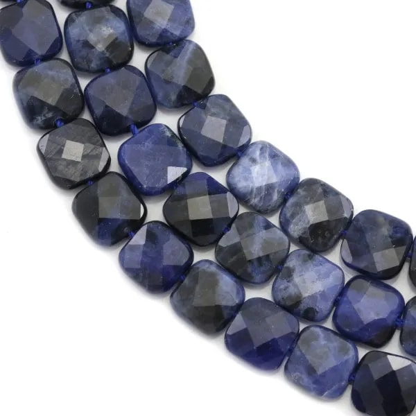 Sodalite de forme carré facettée 8mm x 39cm