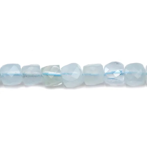 Aigue marine, de forme cube facetté, 4.5-5 mm x 40cm