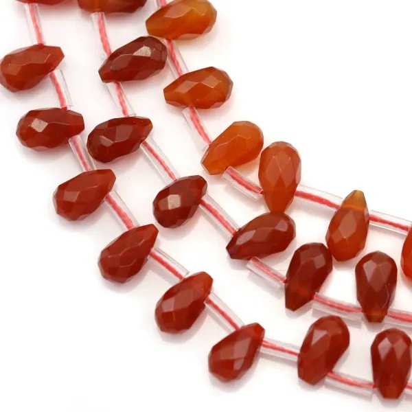 Agate red, in the shape of a drop faceted 6 * 9mm x 40cm