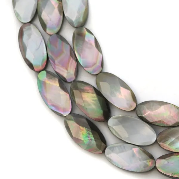 Nacre grise en ovale facetté sur fil 8x16mm x 40cm