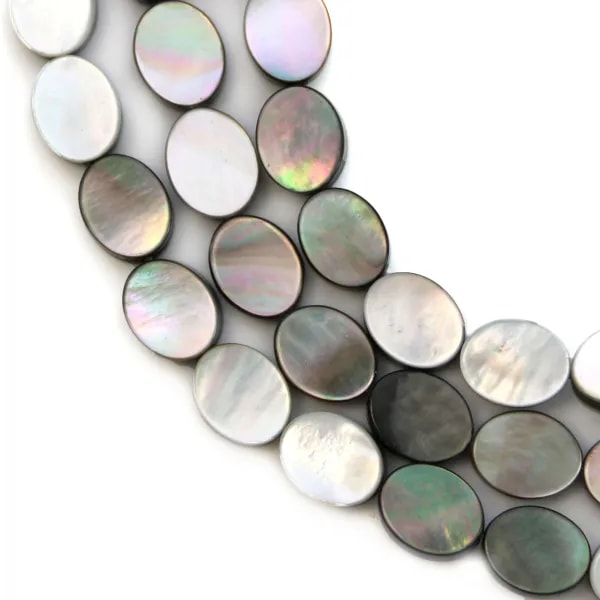 Nacre grise de forme ovale sur fil 8x10mm x 40cm
