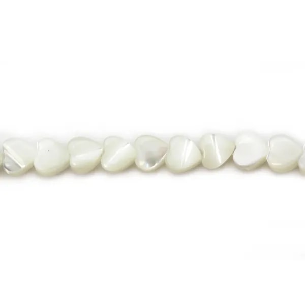 Nacre blanche en forme de coeur sur fil 4mm x 40cm