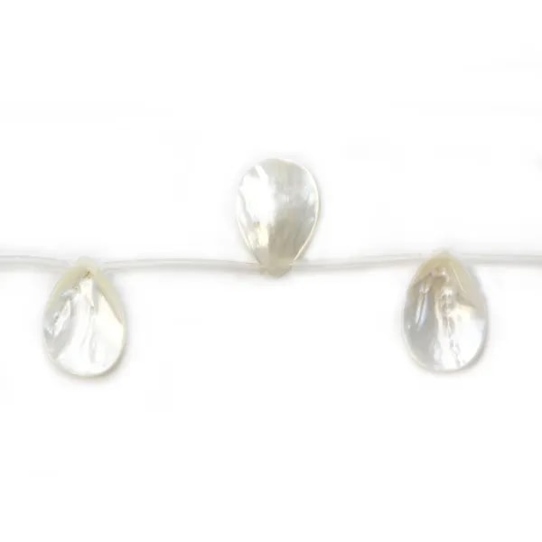 Nacre blanche goutte plate sur fil 25x35mm x 40cm