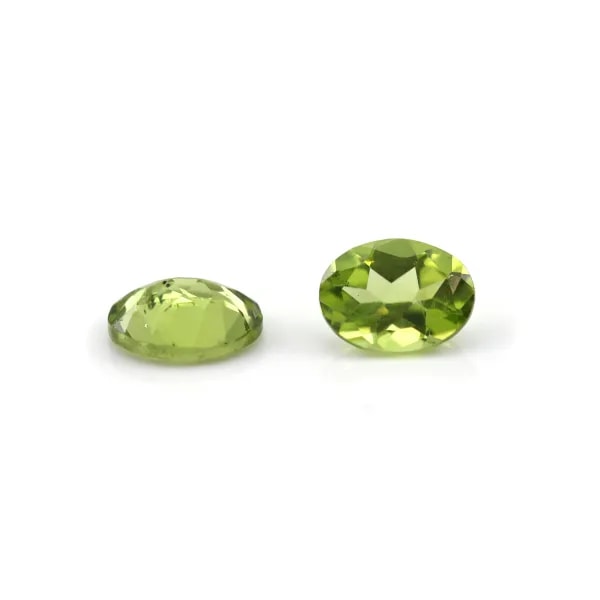 Péridot à sertir, taille ovale 6x8mm x 1pc