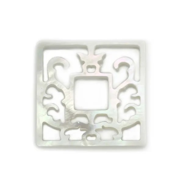 Nacre blanche ajourée en carré 30x30mm x 1pc