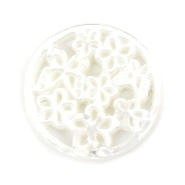 Nacre blanche et ronde avec fleurs et papillons ajourés 18mm x 1pc