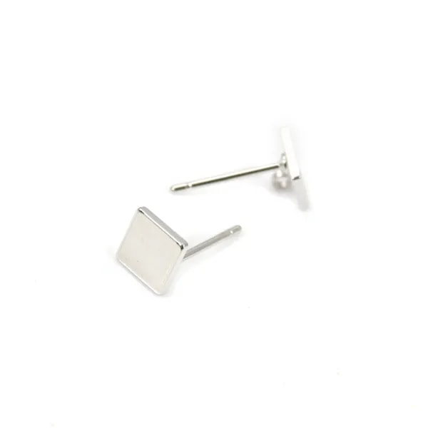 Clous d'oreille carré 6mm, plaqué par "flash" or sur laiton x 2pcs 