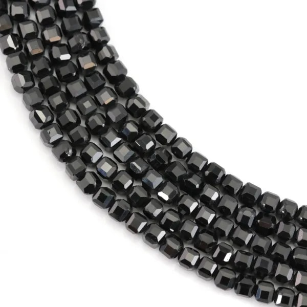 Spinell-Würfel facettiert 3mm x 39cm