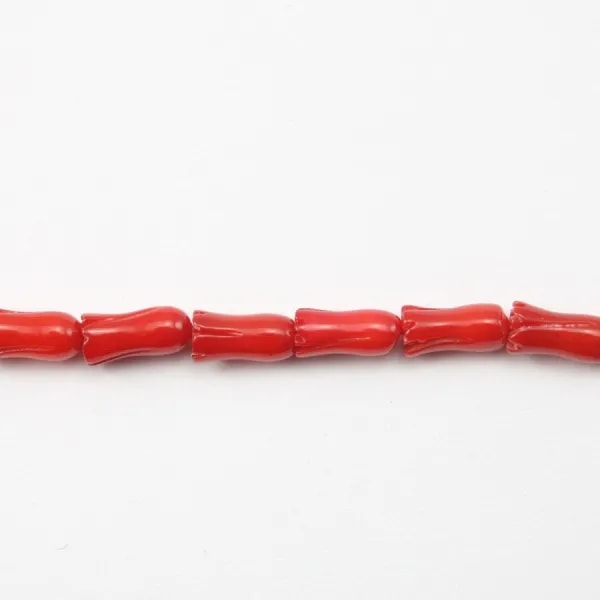 Red colored tulips sea bamboo 4x8mm 