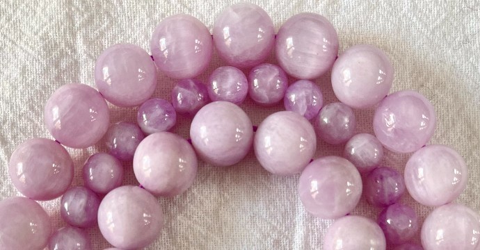 Kunzite: História, origem, composição, virtudes, significado e recarga da pedra