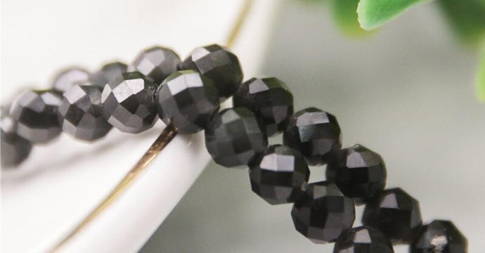 Obsidiana: História, origem, composição, virtudes, significado e recarga da pedra