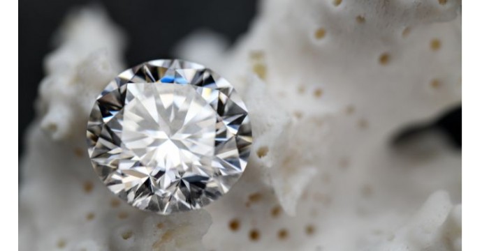 Diamante: História, origem, composição, virtudes, significado e recarga da pedra